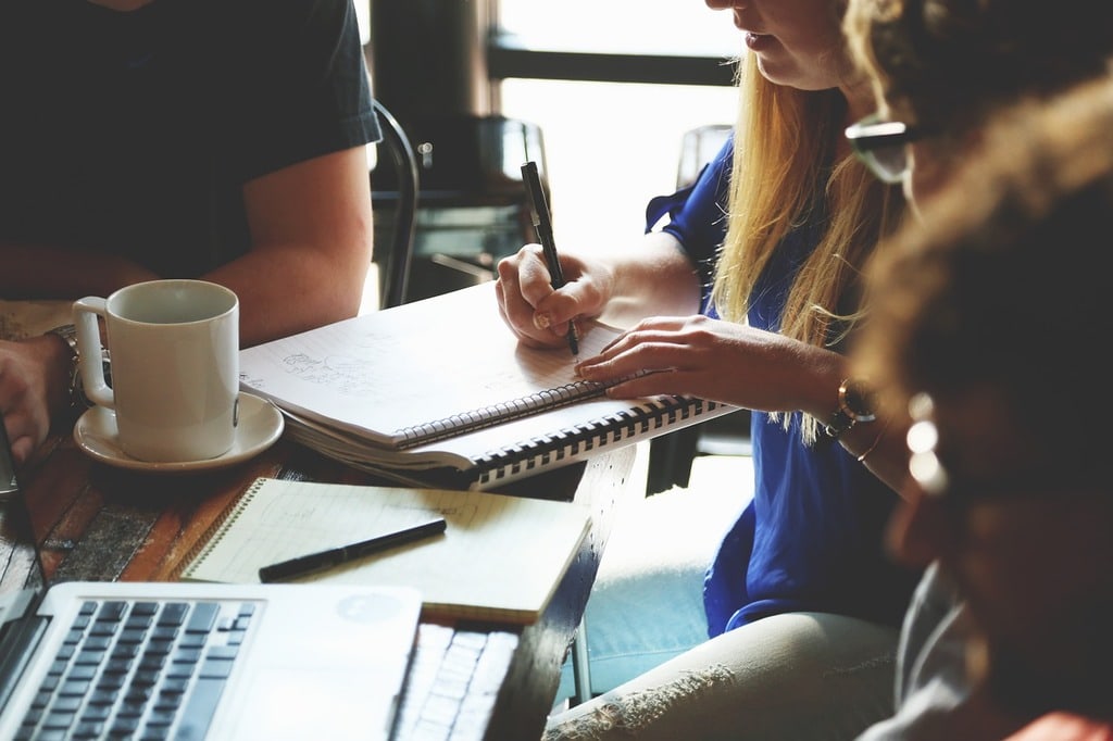 Impact du manager de transition sur le moral des employés durant les crises